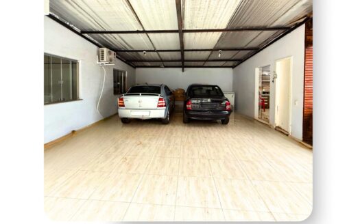 Sobrado com piscina, e garagem para 4 carros em Salto do Lontra