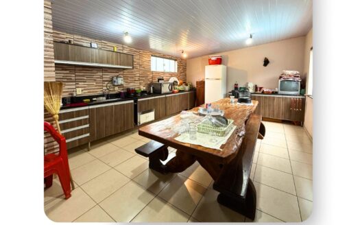 Sobrado com para garagem 4 carros e piscina em Salto do Lontra