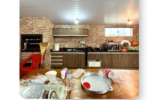 Sobrado com piscina, e garagem para 4 carros em Salto do Lontra